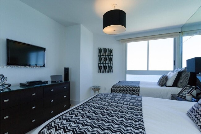 Building Photo - 4775 Collins Ave