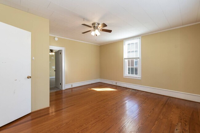 Building Photo - Four Bedroom Home!