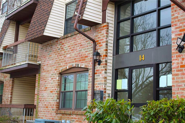 Building Photo - 1403 Green Hollow Dr