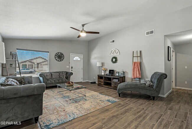 Building Photo - 404 Villa Ysleta