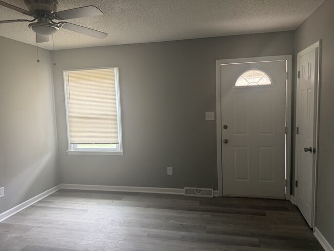 Building Photo - 524 Newcastle Rd