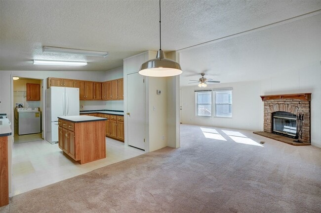 Building Photo - 3 bedroom, 2 bathroom home in 55+ Community of The Villages at Lynx Creek