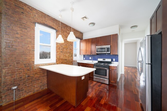 Primary Photo - 386 Bergen Ave