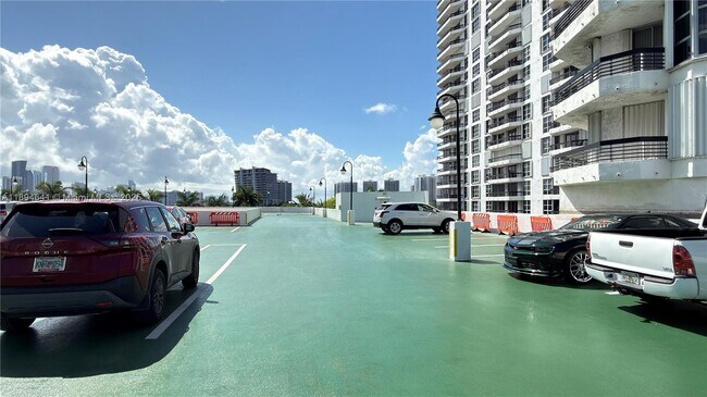 Building Photo - 3530 Mystic Pointe Dr