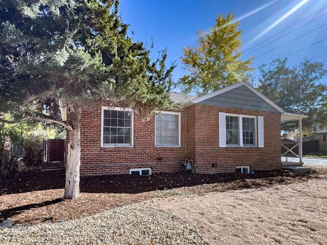 Building Photo - "Spacious 5-Bedroom Gem on Locust Street – 2,053 Sq. Ft. of Comfort in Denver's Heart!"