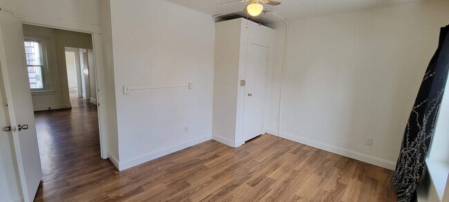 Building Photo - 610 Park St