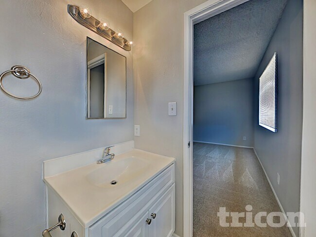 Building Photo - 3607 N 87th Ave