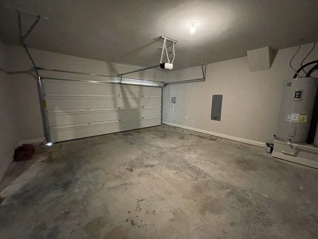 Building Photo - 281 Giddings Trl