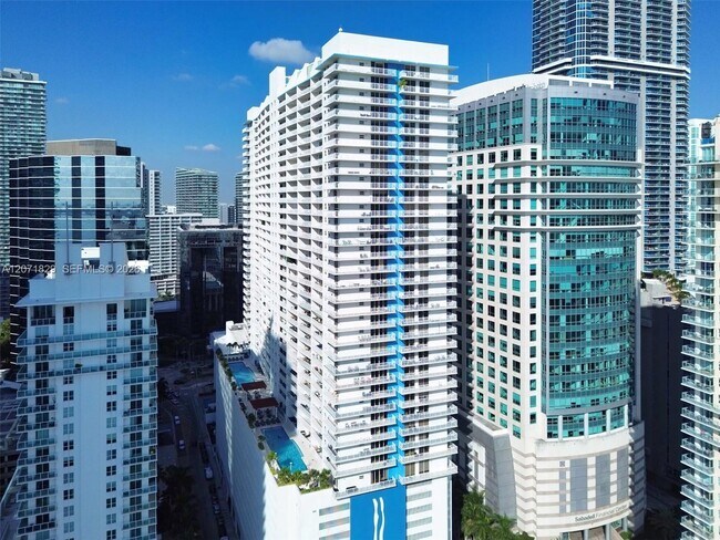 Building Photo - 1200 Brickell Bay Dr