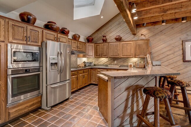 Building Photo - 2420 Ski Trail Ln