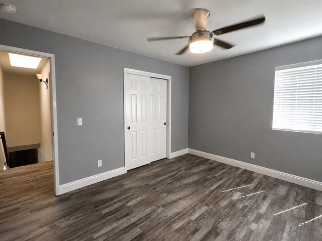 Building Photo - 4727 E Alamos Ave