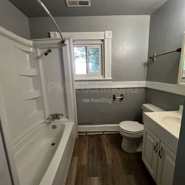 Building Photo - 104 Lee Ave