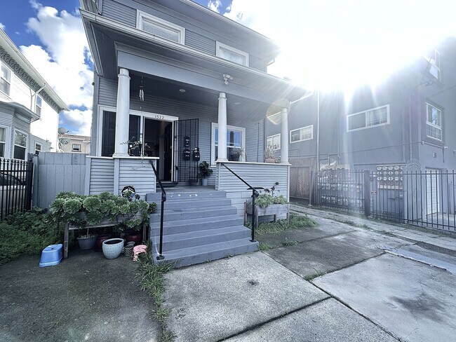 Building Photo - 1522