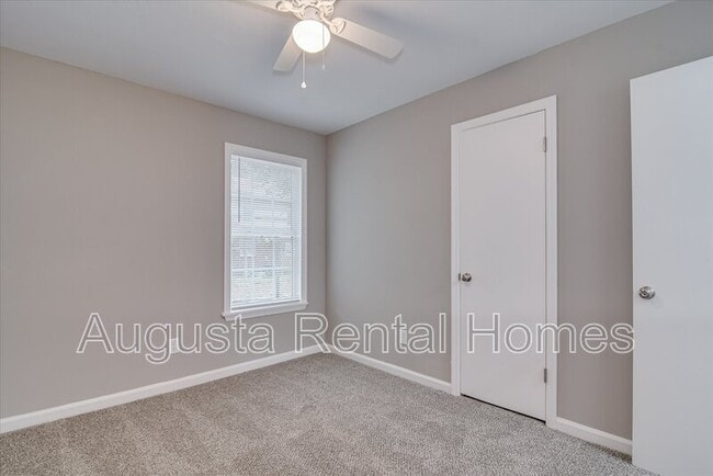 Building Photo - 168 Conifer Dr