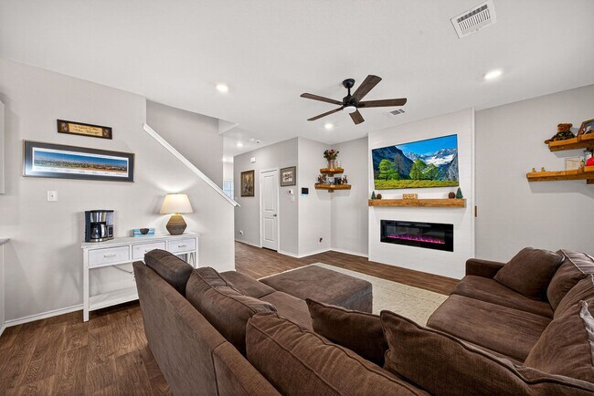 Building Photo - Energy-Efficient Applewood Home Near Lackland AFB - Realtor Commission: $500