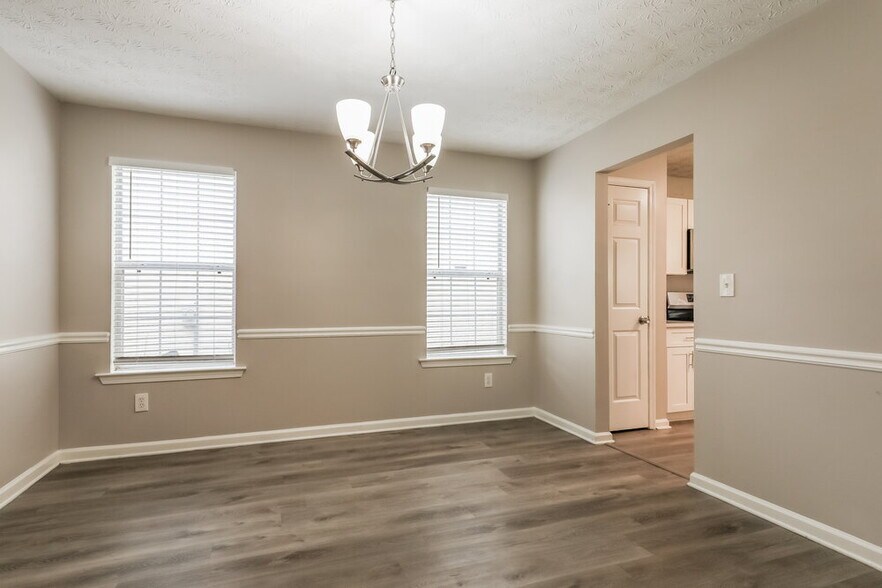 Building Photo - 550 Gardinia Dr