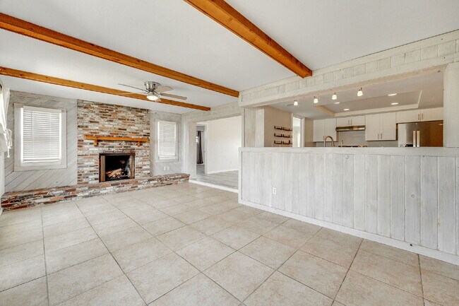 Building Photo - Beautiful 4 bedroom, 2 bathroom in Satellite Beach! NO HOA!!