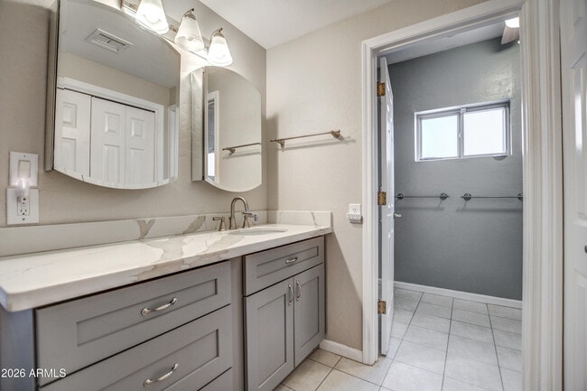 Building Photo - 16518 Lost Arrow Dr