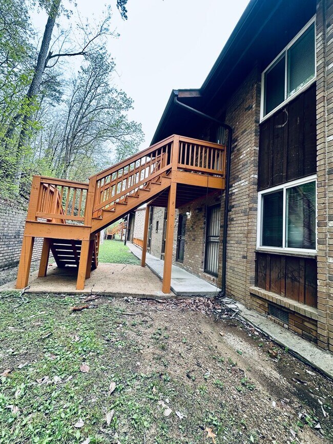 Building Photo - 3340 Pinewood Ave