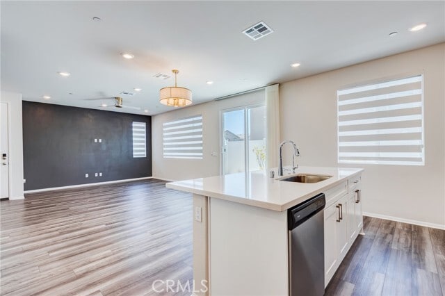 Building Photo - 36469 Shine Dr