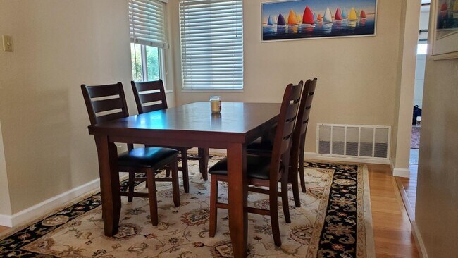 Building Photo - 676 Brentwood Dr