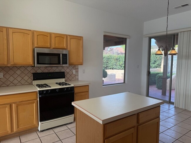 Building Photo - 2828 Monument Dr NW