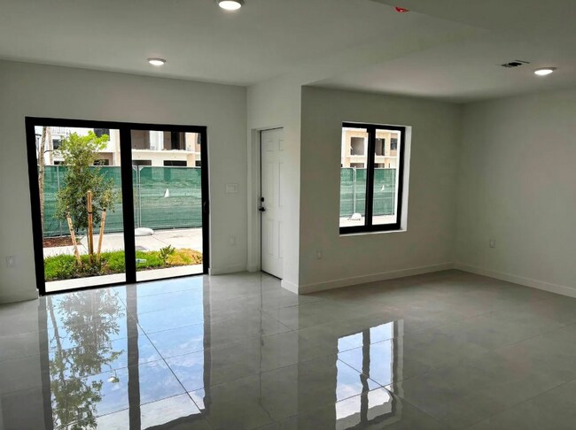 Building Photo - 14559 SW 261 St Ter