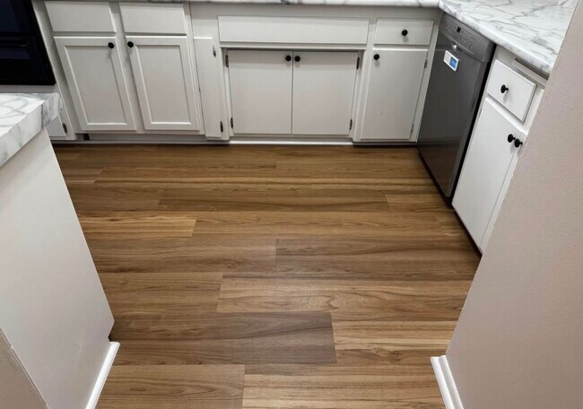 Building Photo - 725 Brummel St