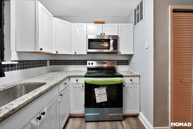 Building Photo - 5952 Stonewall Dr