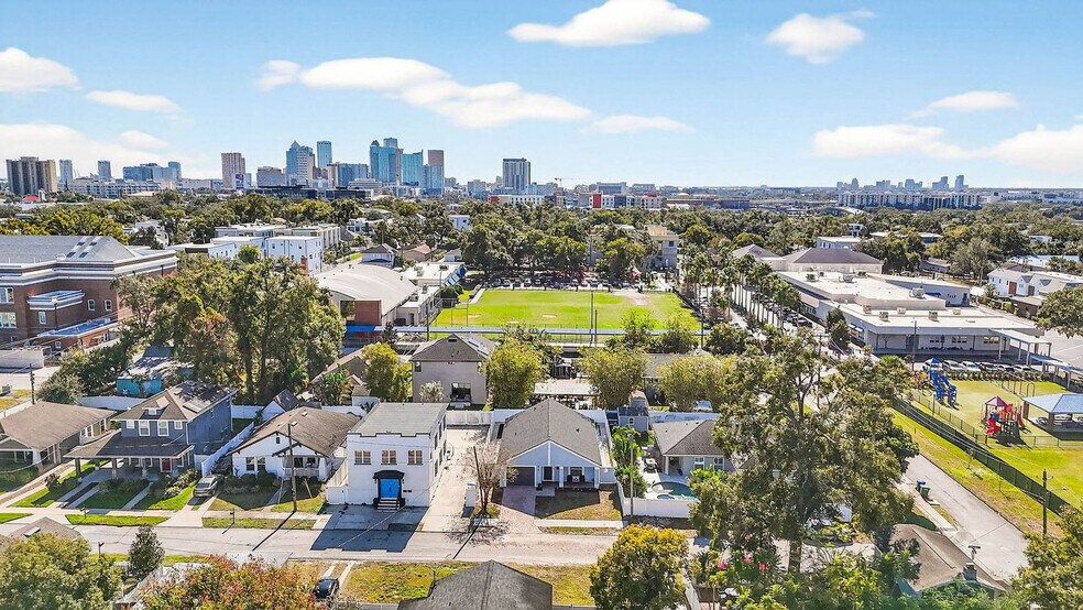 Building Photo - 310 W Warren Ave