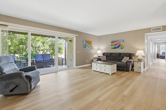 Building Photo - $3,200 - Charming 2-Bedroom + Optional 3rd Bedroom/Office Condo in Desirable Oaks North 55+ Commu...