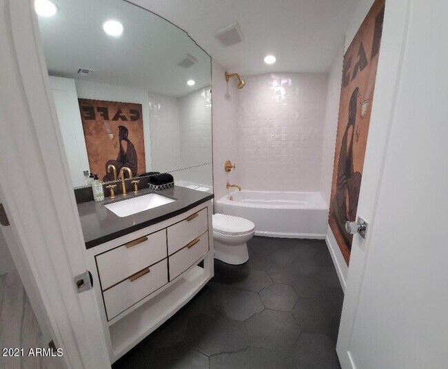 Building Photo - 4201 E Camelback Rd