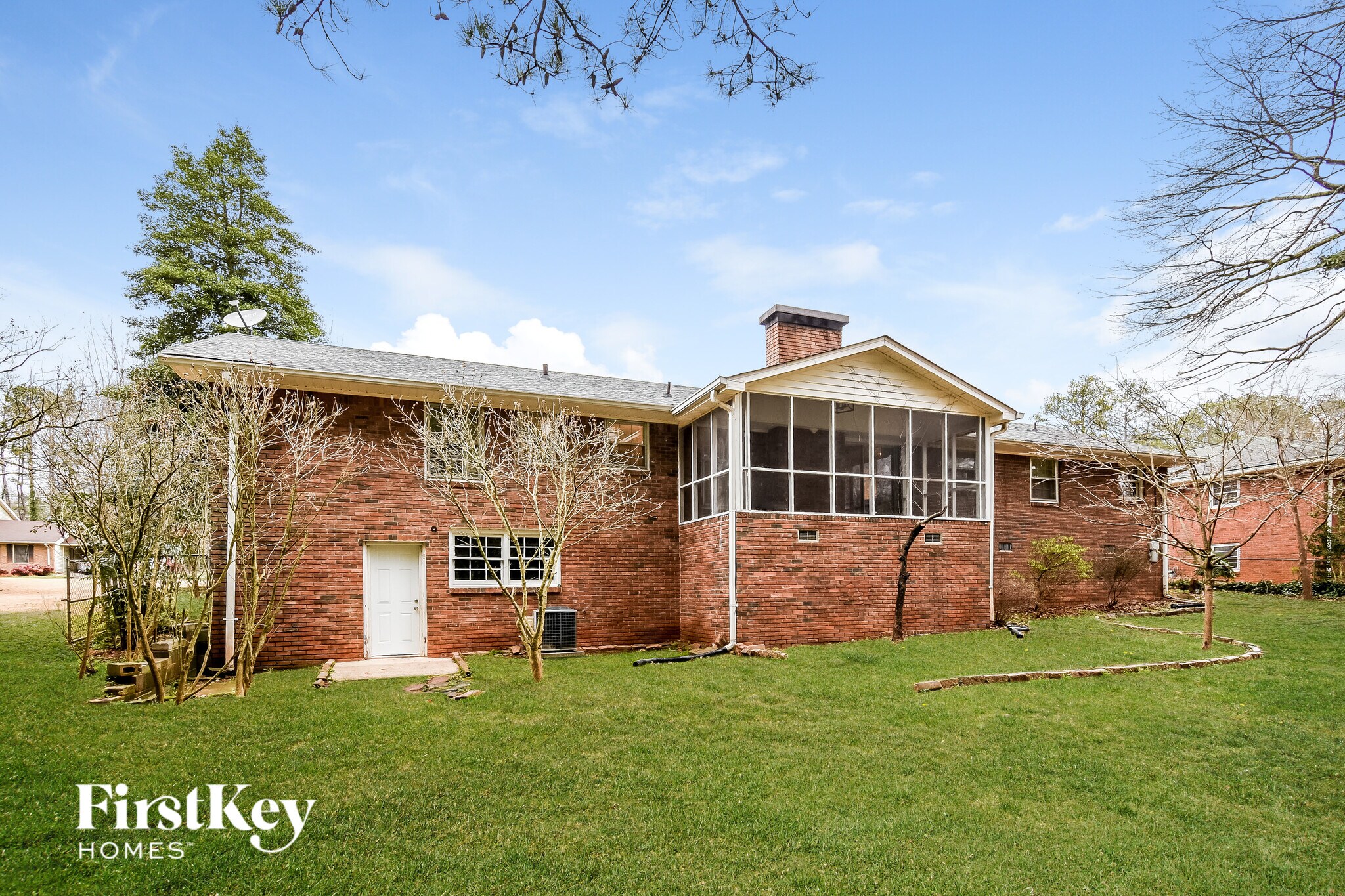 Building Photo - 1917 Annette Ln SW