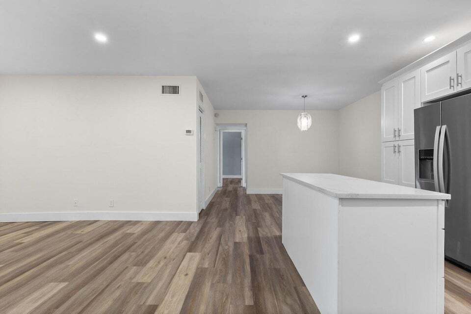 Building Photo - 8406 W Sample Rd