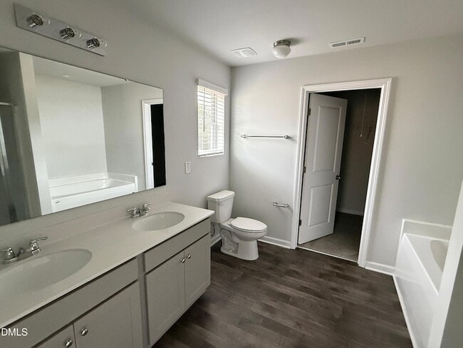 Building Photo - 289 Greenbay St