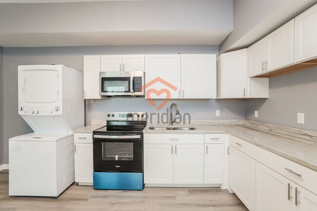 Building Photo - 4 bed / 4 bath ~ Move-in Today!