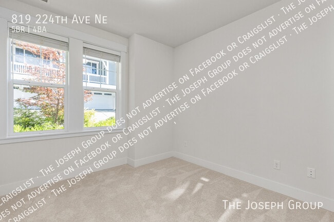 Building Photo - 819 224th Ave NE