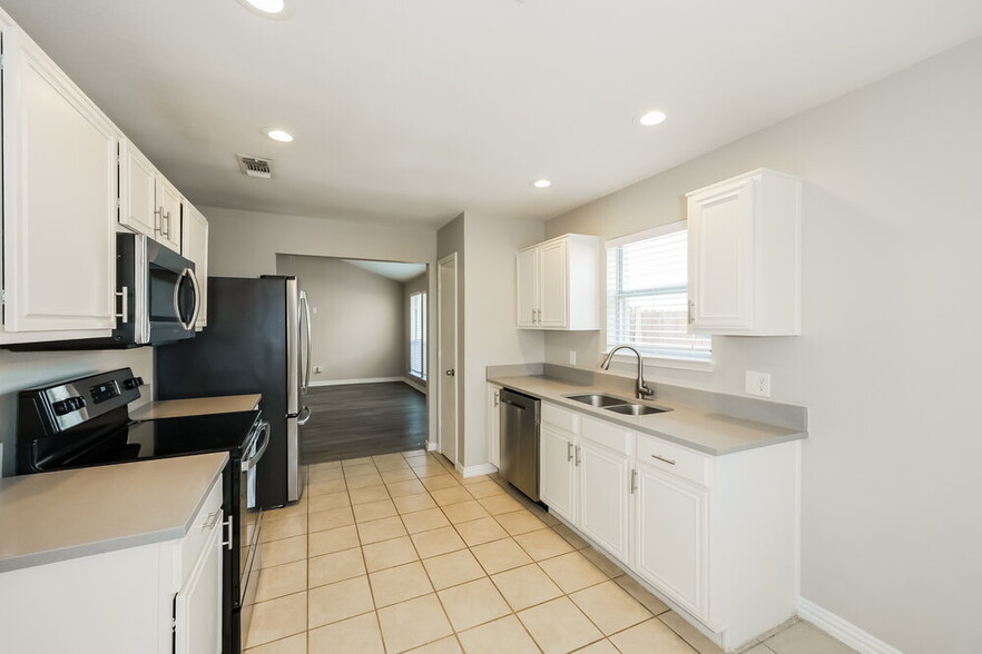 Building Photo - 6417 Longmont Trail