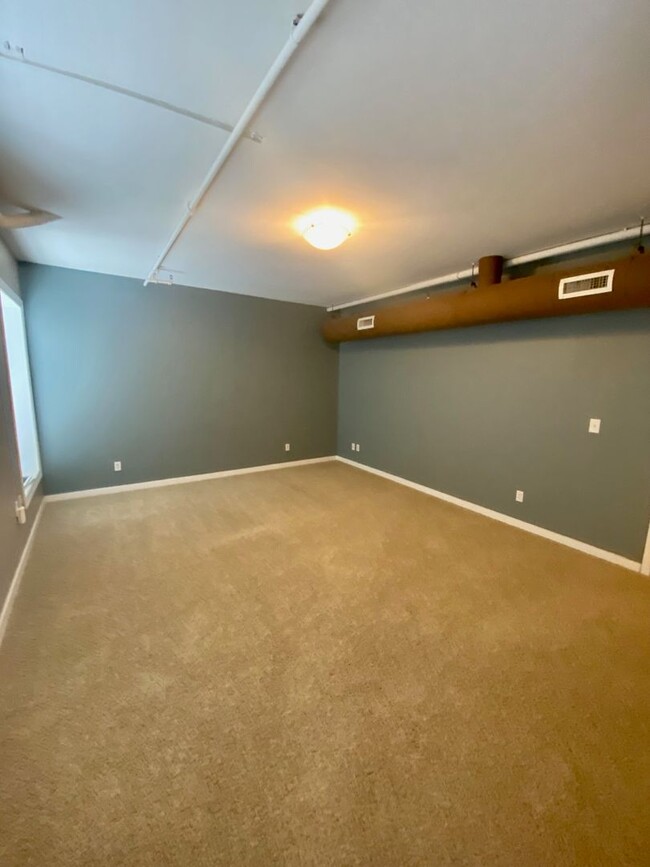 Building Photo - Live in the Heart of Downtown Spokane – 2B...