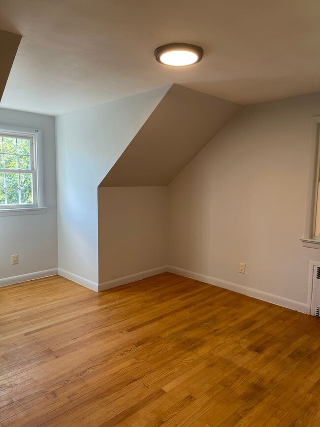 Building Photo - **100 SICARD ST** Basement+Driveway+Off-Street Parking+Free Washer/Dryer+Deck+Backyard