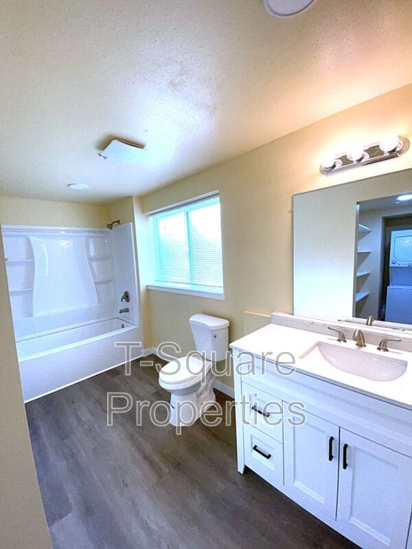 Building Photo - 7041 S 116th Pl