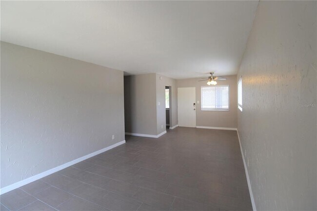 Building Photo - 3001 Bee Ridge Rd