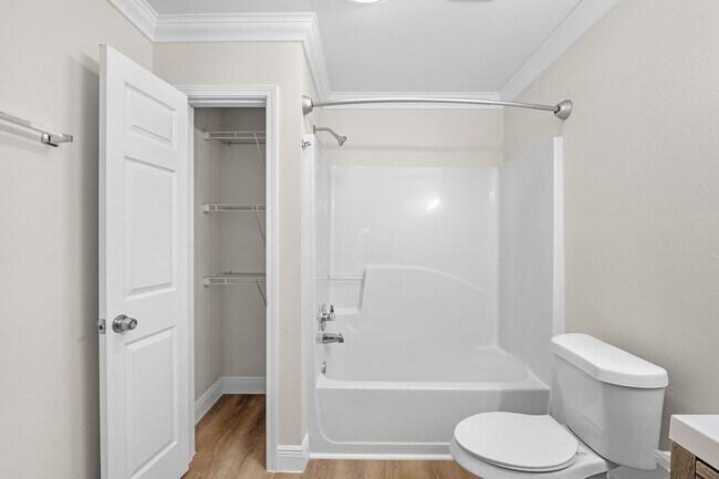 Building Photo - Luxury Vinyl Plank Flooring********* Rent $1200/month********* Renovated 1 Bedroom 1 Bath