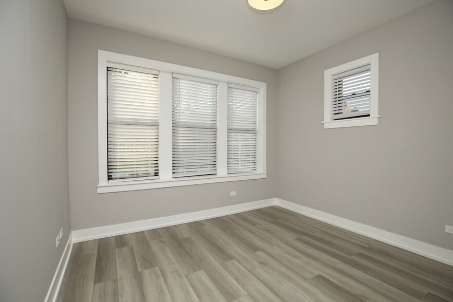 Building Photo - 3929 N Janssen Ave