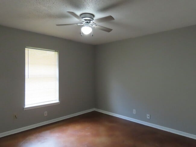 Building Photo - Cozy 2 Bedroom 1 Bath in Whitehouse