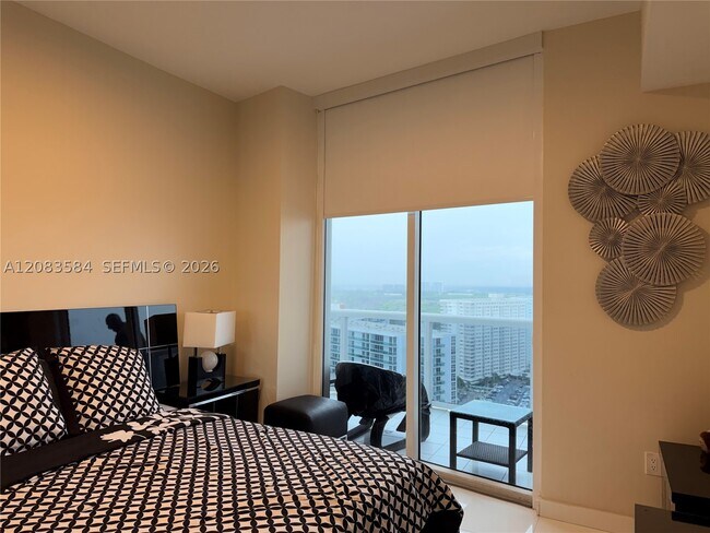 Building Photo - 15811 Collins Ave