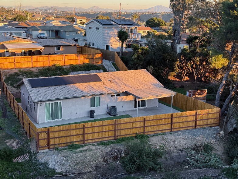 Building Photo - 2214 Finch Ln