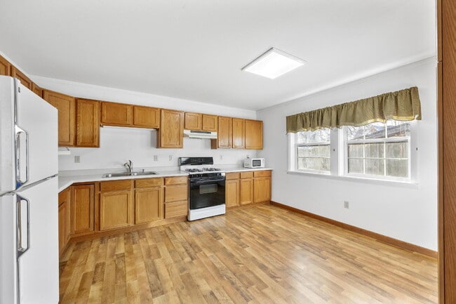 Building Photo - Comfort, Character & Extra Space