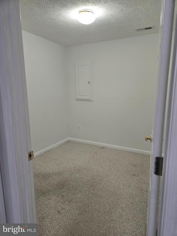 Building Photo - 6632 Granville Ct