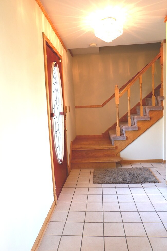 Primary Photo - 10S241 Wallace Dr